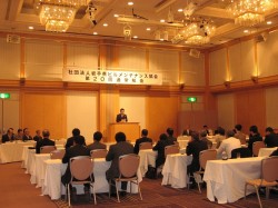 祝辞を述べる岩手県環境衛生部県民くらしの安全課総括課長　小向省悟氏