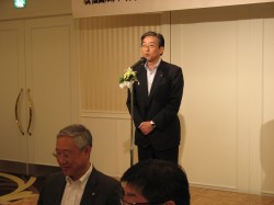 還暦の抱負を述べる石澤氏